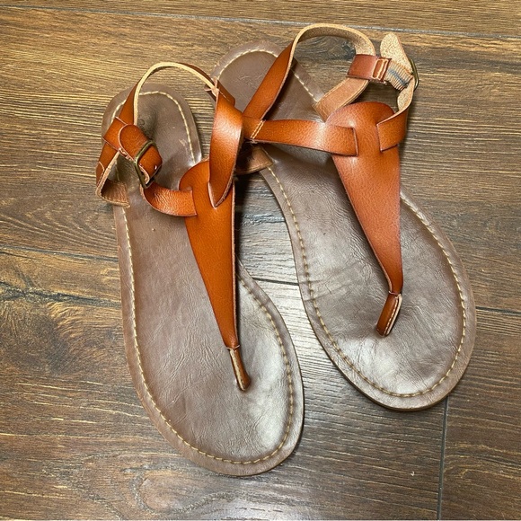 Universal Thread Brown Leather Flat Sandals – Size 9 - Picture 1 of 6